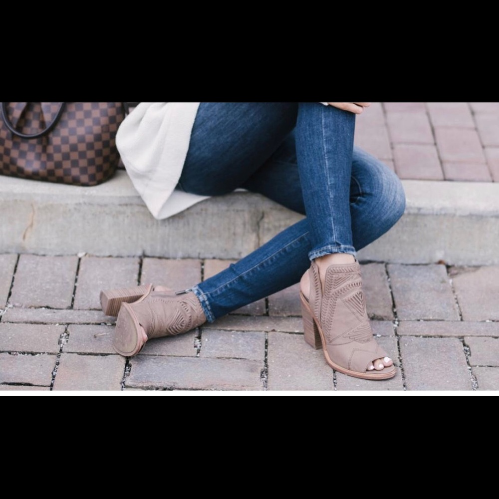 Vince Camino Katri Woven Bootie size 8M/38- Black